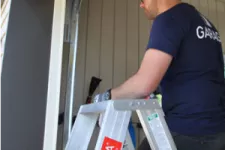 8 éléments à inspecter quand votre porte de garage émet des bruits inhabituels