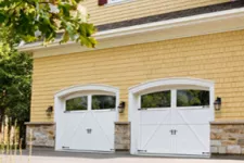 Comment ajouter du caractère à votre porte de garage.