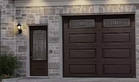 Porte d'entrée Novatech et portes de garage Prestige XL
