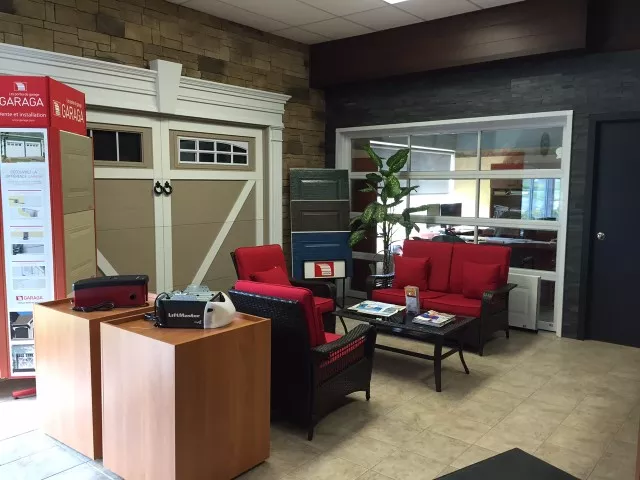 Salle de montre, Porte de garage Eastman